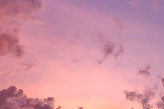 Ein schöner Himmel beim Sonnenuntergang