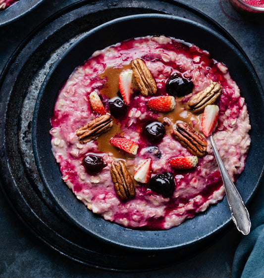Porridge mit Früchten und Nüssen