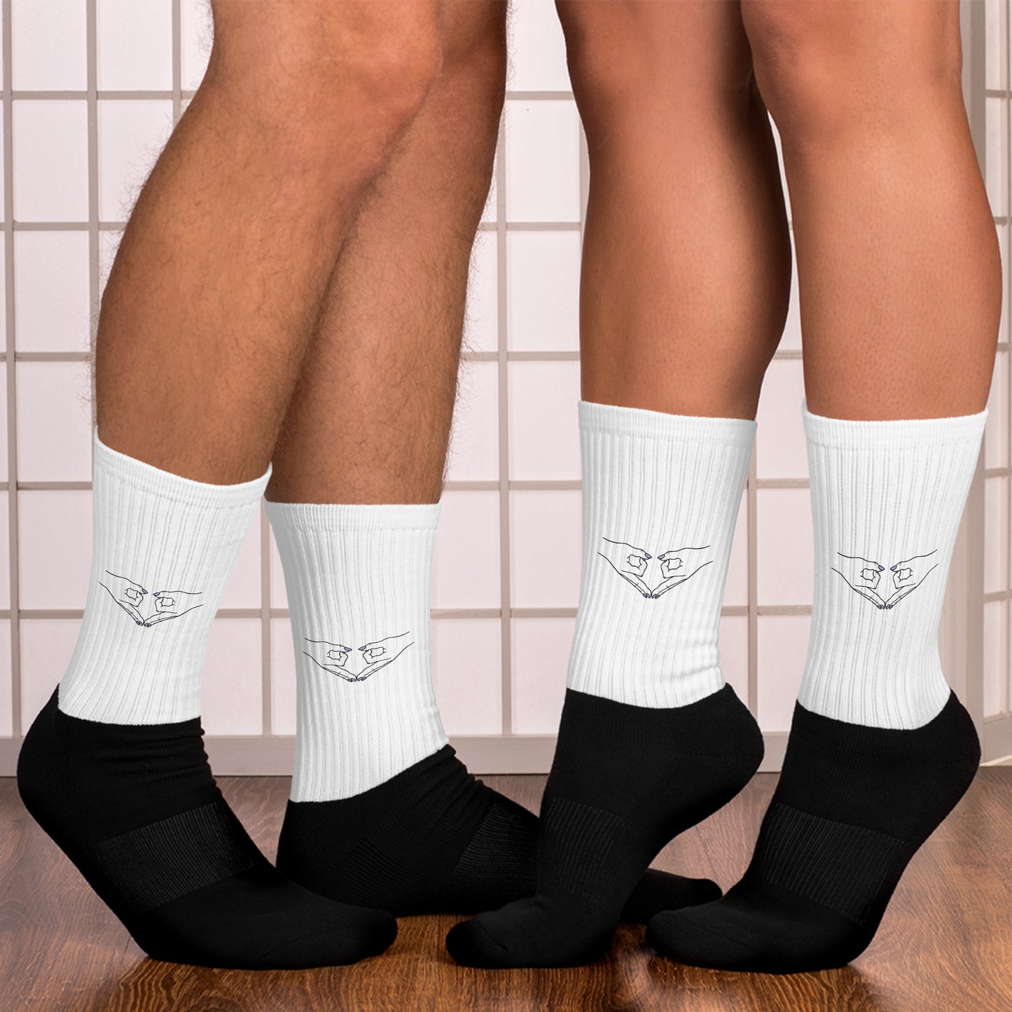 Schwarz weiße Socken mit PMS