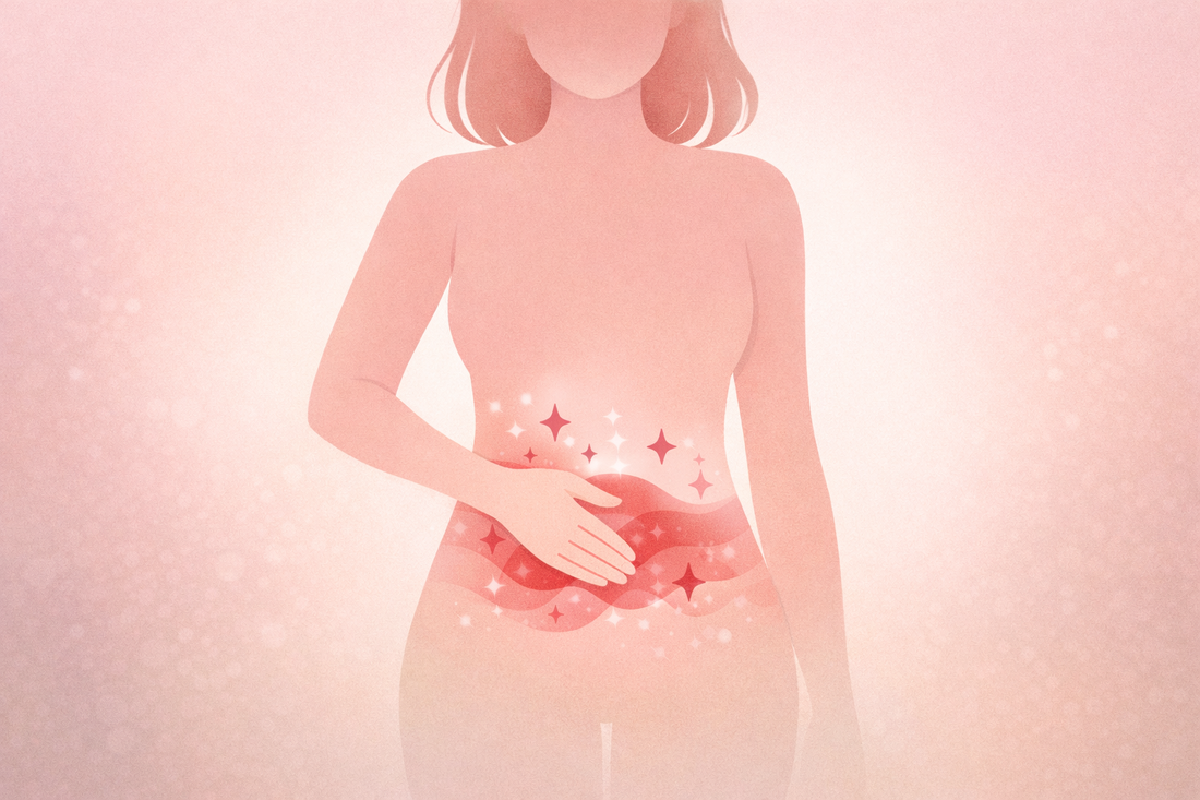 Stilisiertes, farblich sanftes Bild eines weiblichen Körpers ohne Gesicht, umgeben von Symbolen wie Kalender, Tropfen, Wärmflasche und umrissener Bauchregion – visualisiert typische Anzeichen der Menstruationsgesundheit und Hinweise für Zyklusbeschwerden.